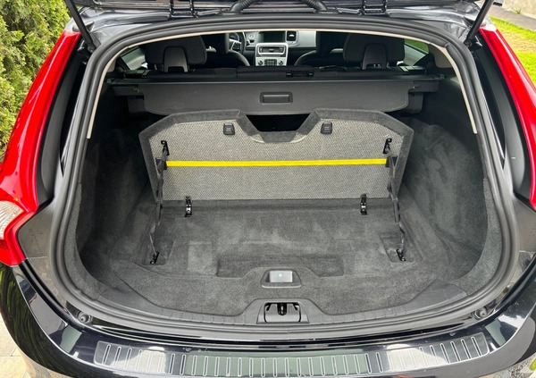 Volvo V60 cena 45000 przebieg: 256700, rok produkcji 2011 z Wieruszów małe 137